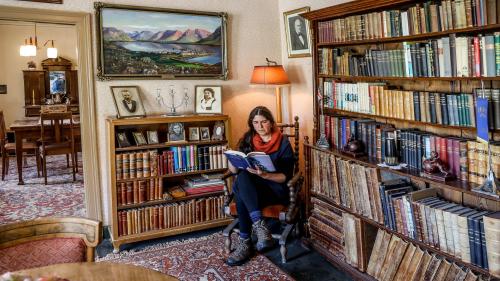 Sarah Thomas liest aus ihrem Buch 'THE RAVEN'S NEST'